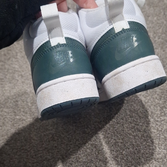 Boys Size 5.5 Nike Classic White and Dark Green High-Tops - Picture 6 of 7